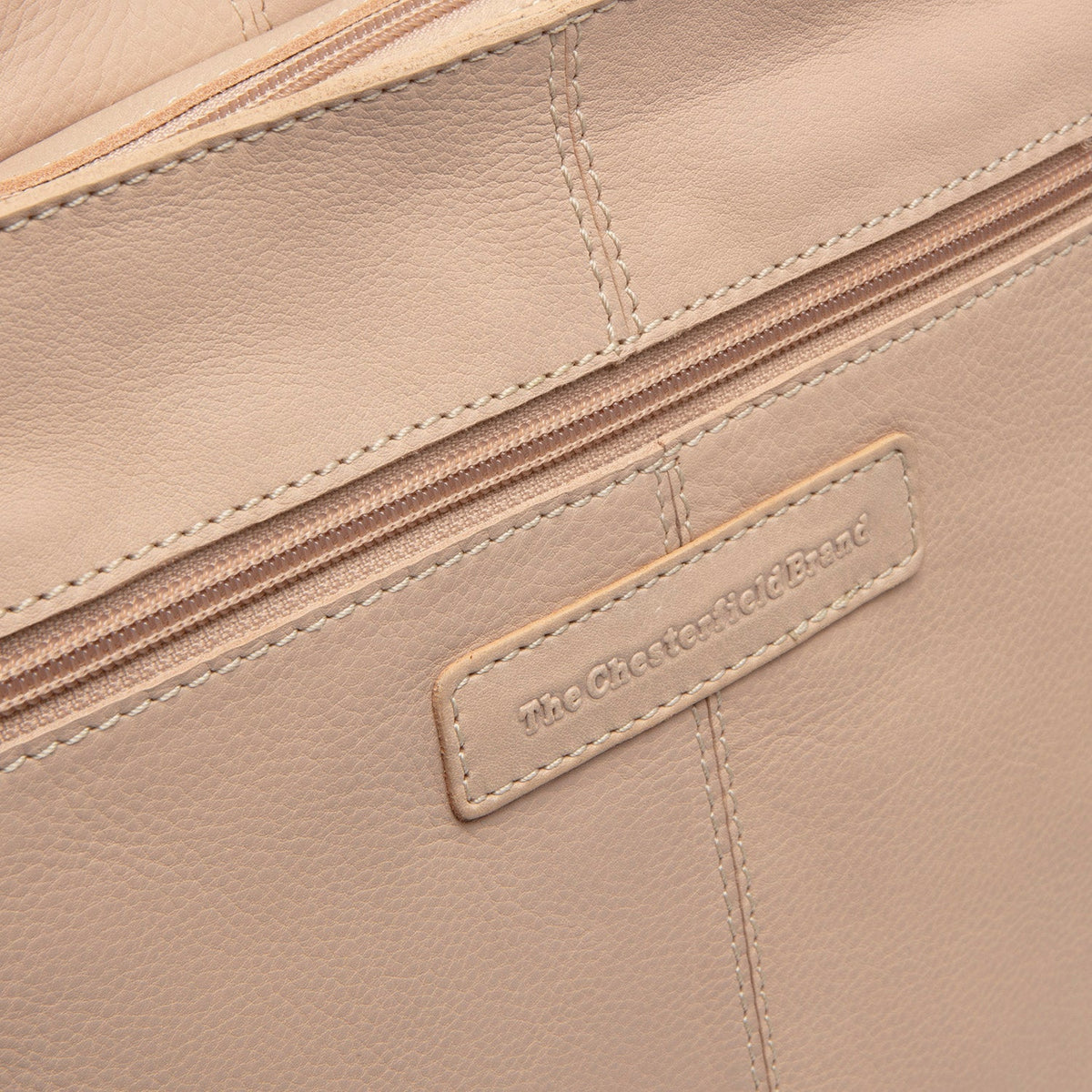 Astero Full-Grain Leather Shoulder Bag para Mujer - Structured Side Profile Showing Gusset Depth &amp; Expansion Capacity