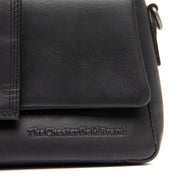 Solid Antique Brass Hardware &amp; Heavy-Duty Dual Zipper Detail on Clifden Full-Grain Leather Shoulder Bag para Mujer