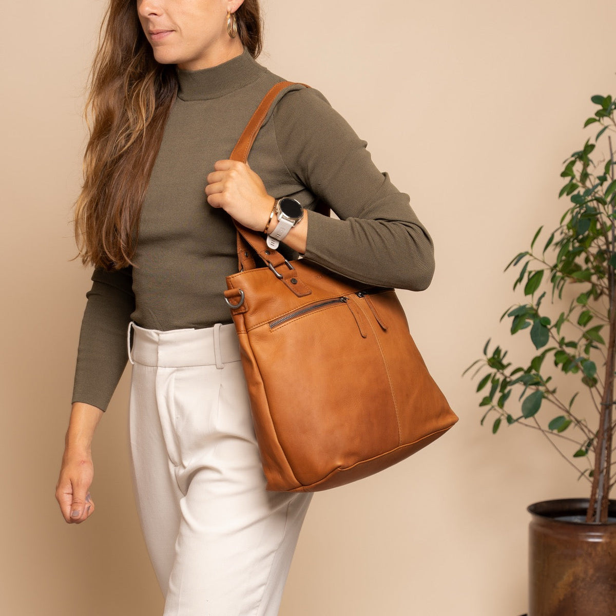 Rome Full-Grain Leather Shoulder Bag para Mujer - Structured Side Profile Showing Gusset Depth &amp; Expansion Capacity