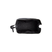 Detalle de cerca of Classic Collar &amp; Heavy-Duty Zipper Hardware on Biassa Full-Grain Leather Toiletry Bag para Mujer
