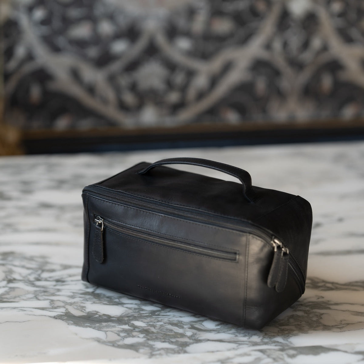 Classic 100% Full-Grain leather Goods - Vista trasera con ajuste entallado en hombros y bajo impecable
