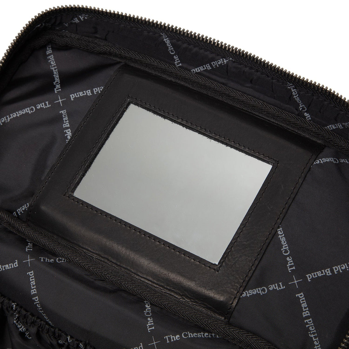 
Vista interior Showing Quilted Viscose Lining & Dos bolsillos interiores de utilidad
