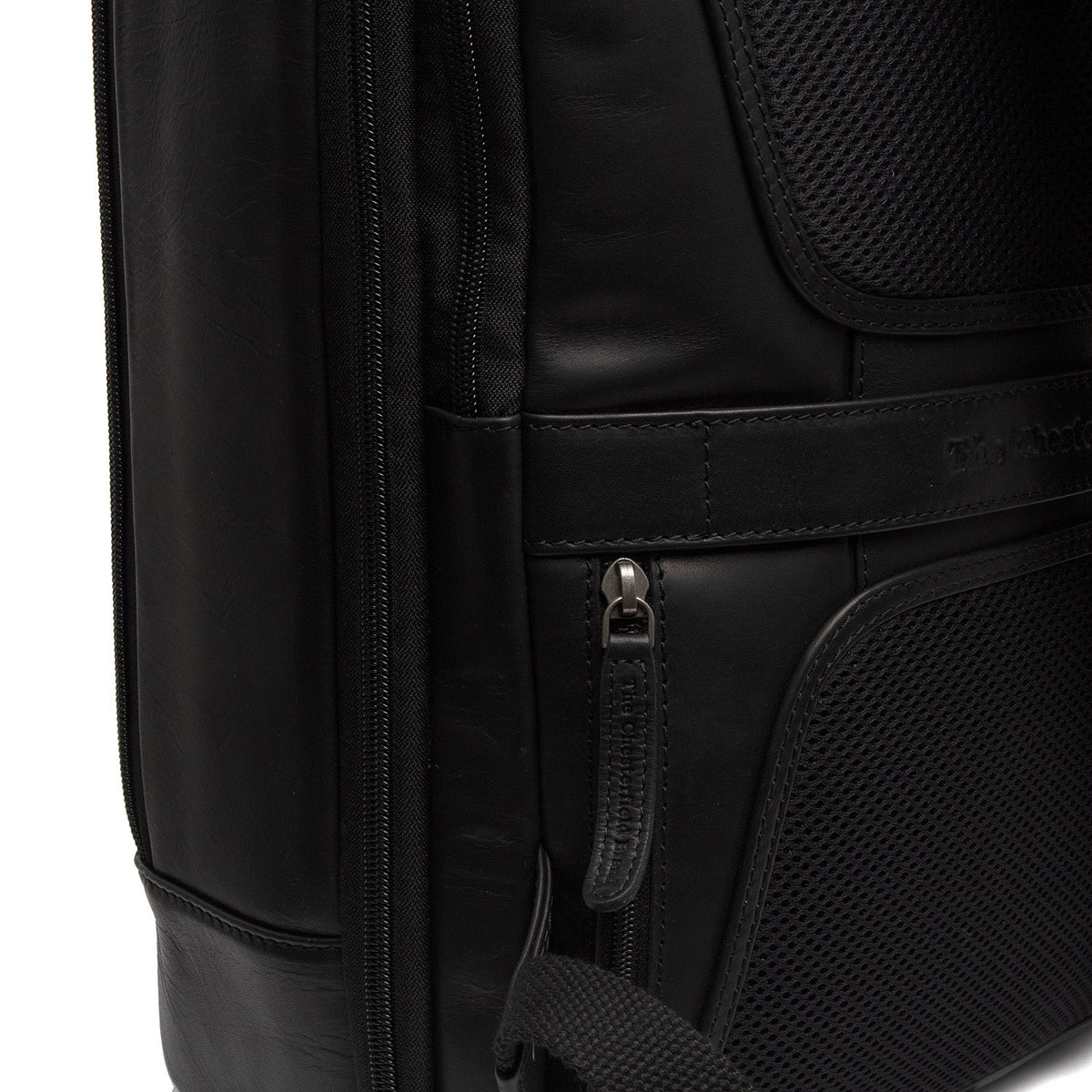 
Everyday Carry Perspective Showing Ergonomic Grab Handle & Strap Comfort