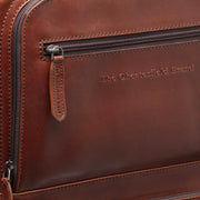 
Vista de detalle of Classic Collar & Heavy-Duty Zipper Hardware on Leather Trolley San Marino para Mujer