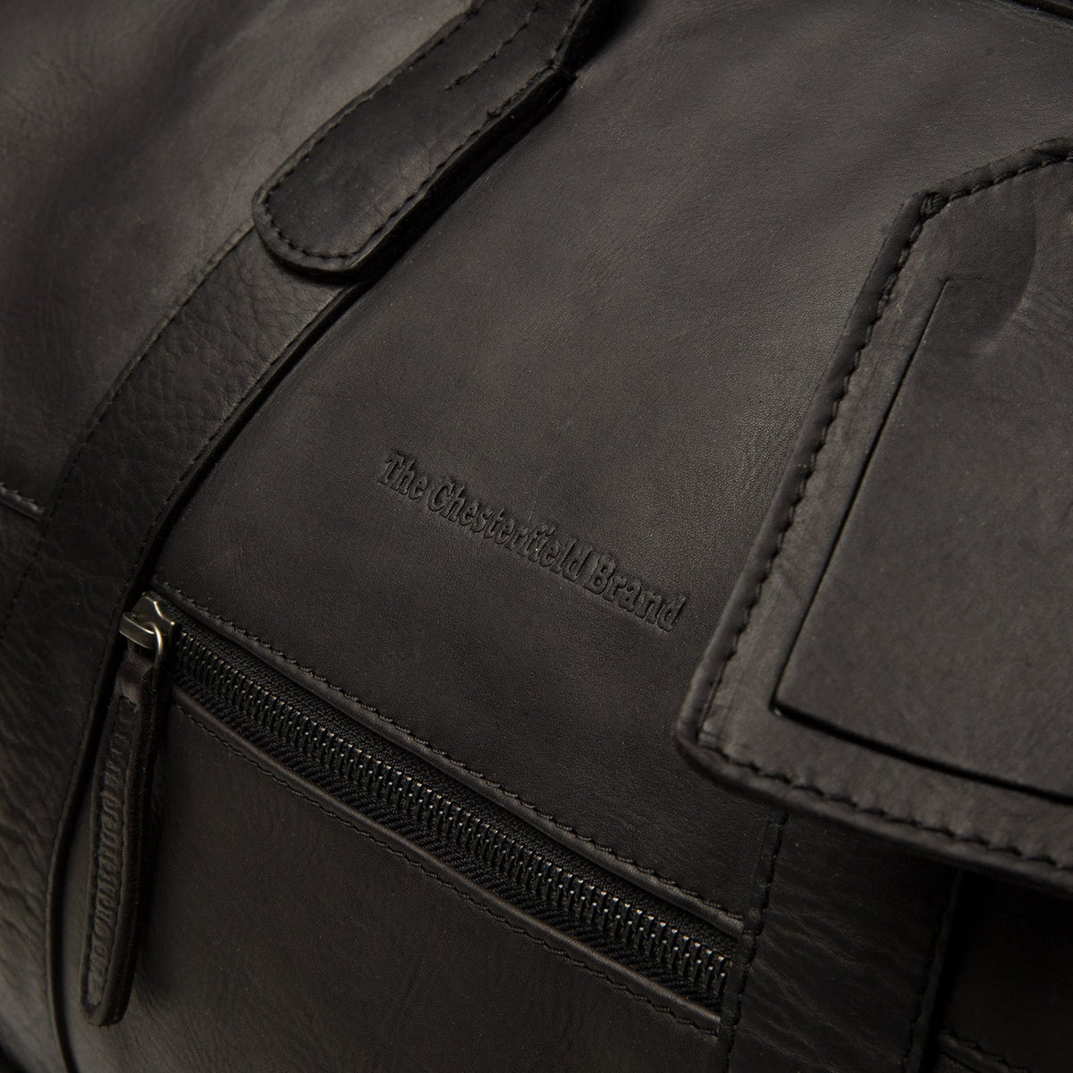 
100% Full-Grain Wax Pull-Up 100% Full-Grain Leather Grain Texture & Handcrafted Patina Detail