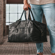 
Classic 100% Full-Grain Leather Duffle Bag - Perspectiva trasera con correas de cuero reforzadas