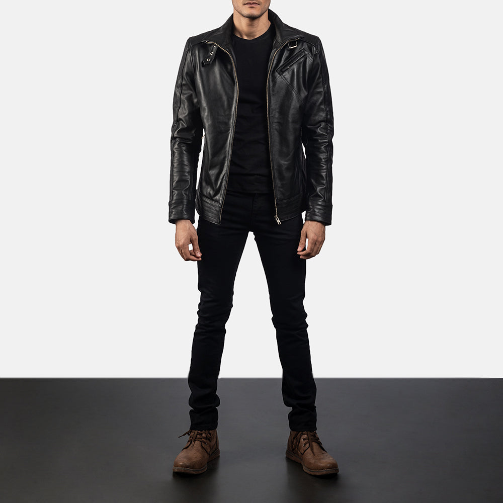 
Legacy Negro Chaqueta Biker de Cuero para Hombre - Vista lateral mostrando el corte ergonómico de mangas