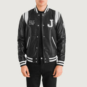 
Liberte New Jersey Negro Leather Varsity Chaqueta de Cuero para Hombre in Black & White Sheepskin Leather - Vista frontal y silueta entallada | Comprar online