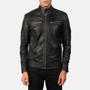 Detalle de cerca of Band &amp; Zipper Hardware on Men's Mack Negro Chaqueta Biker de Cuero para Hombre