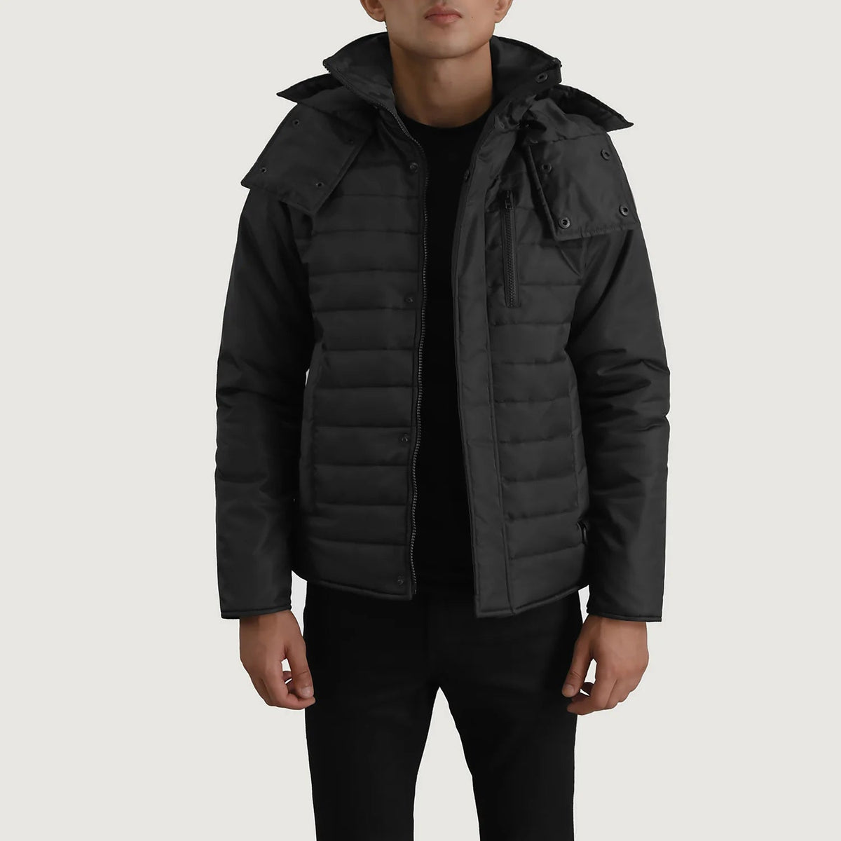 
Malcolm Negro Hooded Puffer Chaqueta de Cuero para Hombre en cuero vacuno negro auténtico - Vista frontal y silueta entallada | Comprar online