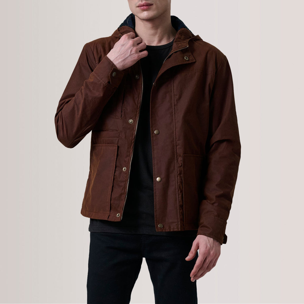Marlo Brown Canvas Hooded Work Jacket For Men in Brown Waxed Cotton Canvas - Vista frontal y silueta a medida | Comprar online