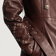 Detalle de cerca of Notch &amp; Button &amp; Waist belt Hardware on Women's Missoni Granate Trench de Cuero para Mujer