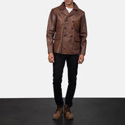 
Mr. Bailey Marrón Leather Naval Peacoat para Hombre - Vista lateral mostrando el corte ergonómico de mangas