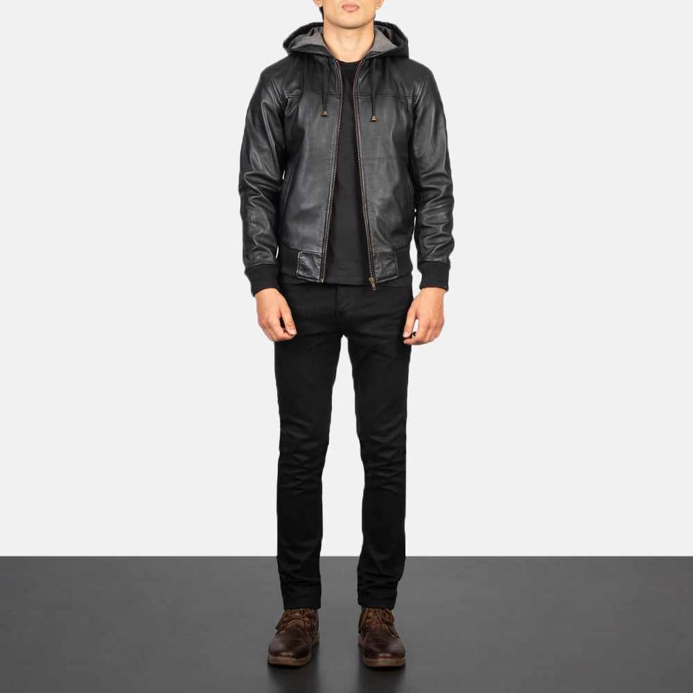 Men's Nintenzo Black Hooded Leather Jacket - Vista de perfil lateral con corte ergonómico de manga