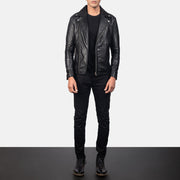 Detalle de cerca of Notch &amp; Zipper Hardware on Men's Noah Black Leather Biker Jacket