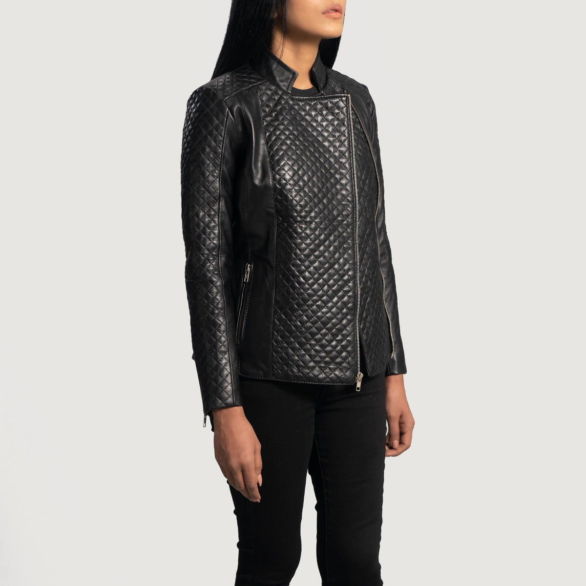 
Orient Grain Acolchado Negro Chaqueta Biker de Cuero para Mujer - Vista posterior con hombros definidos y bajo impecable