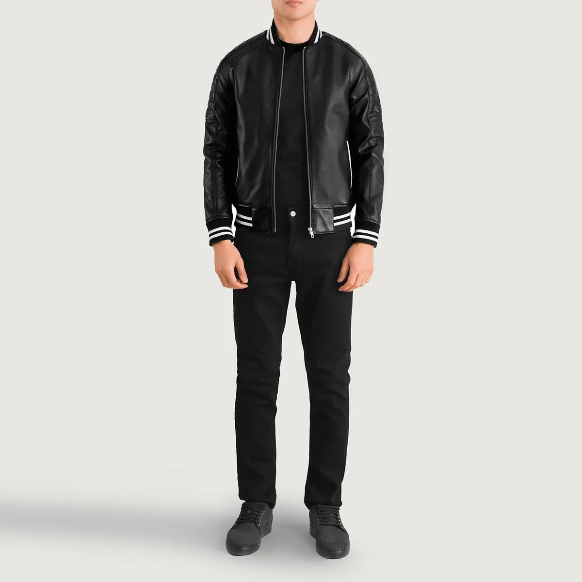 Detalle de cerca of Varsity collar &amp; Zipper Hardware on Pascal Negro Leather Varsity Chaqueta de Cuero para Hombre