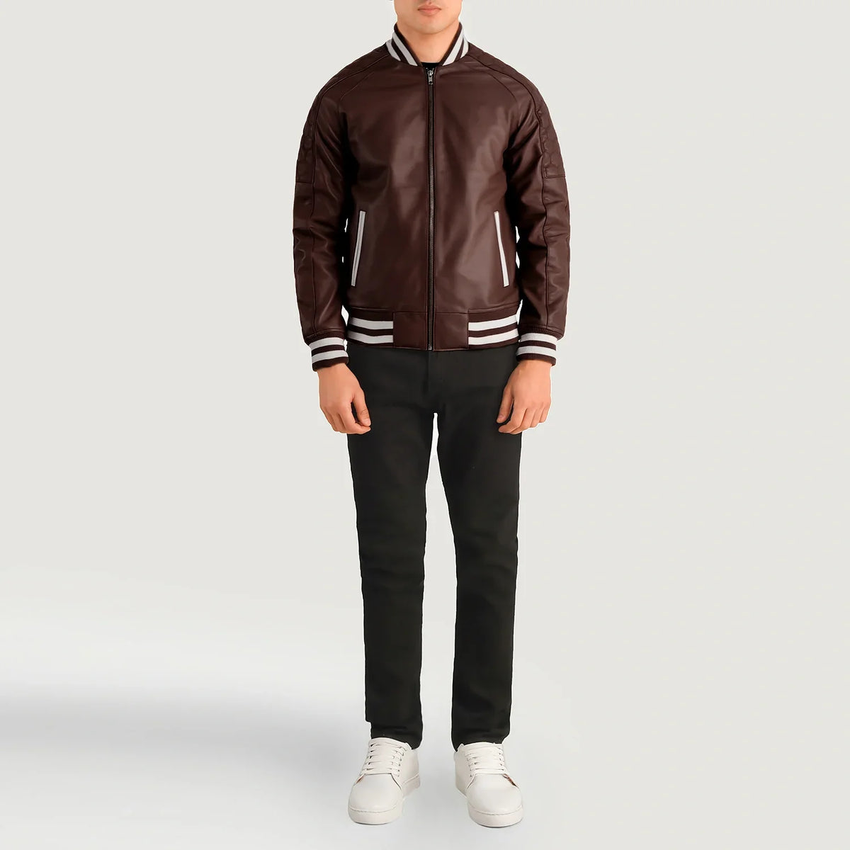 
Pascal Granate Leather Varsity Chaqueta de Cuero para Hombre - Vista lateral mostrando el corte ergonómico de mangas