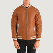 Detalle de cerca of Varsity collar &amp; Zipper Hardware on Pascal Tostado Marrón Leather Varsity Chaqueta de Cuero para Hombre