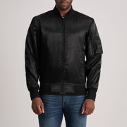 
Quinton MA-1 Negro Chaqueta Bomber de Cuero para Hombre in Black Satin - Vista frontal y silueta entallada | Comprar online