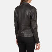 
Primer plano del cuello con broche a presión y cremalleras de Rave Brown Leather Biker Jacket