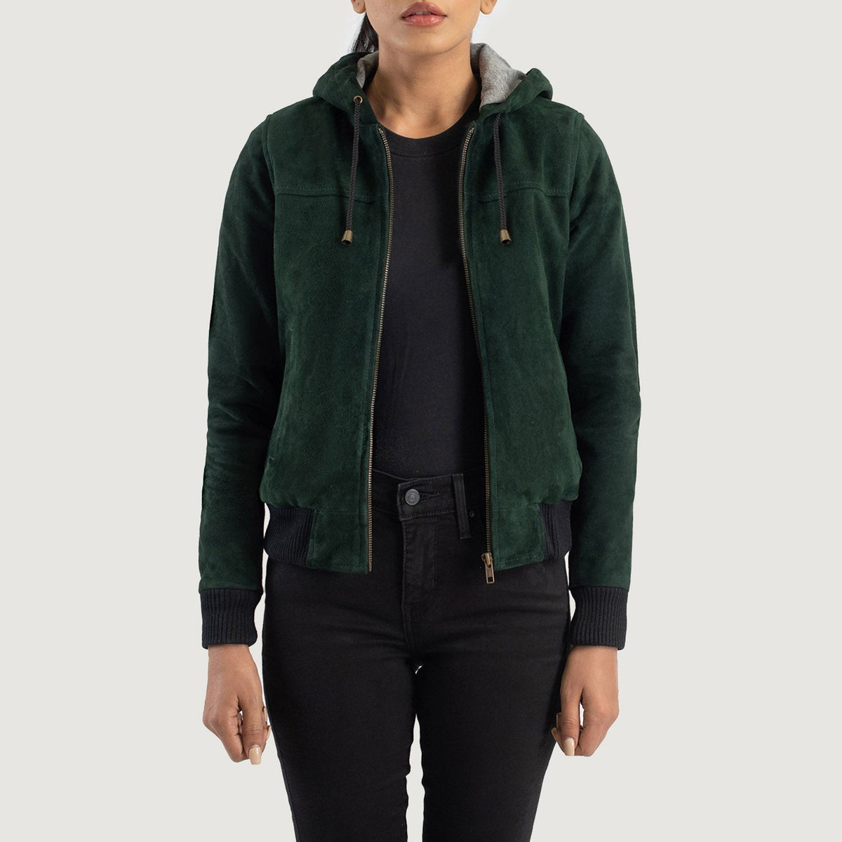 
Rebella Green Hooded Suede Bomber Jacket in Green Goatskin Suede - Vista frontal y silueta entallada | Comprar online