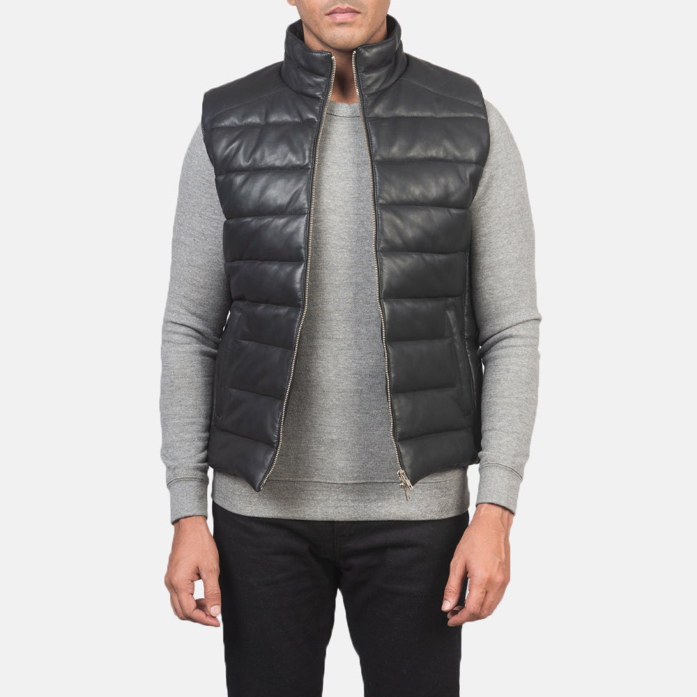 
Reeves Negro Leather Chaleco acolchado para Hombre in Black Sheepskin Leather - Vista frontal y silueta entallada | Comprar online