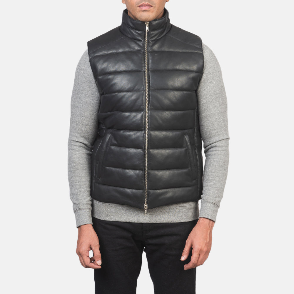 
Vista de detalle of Classic Collar & Zipper with Dual Puller Hardware on Reeves Negro Leather Chaleco acolchado para Hombre