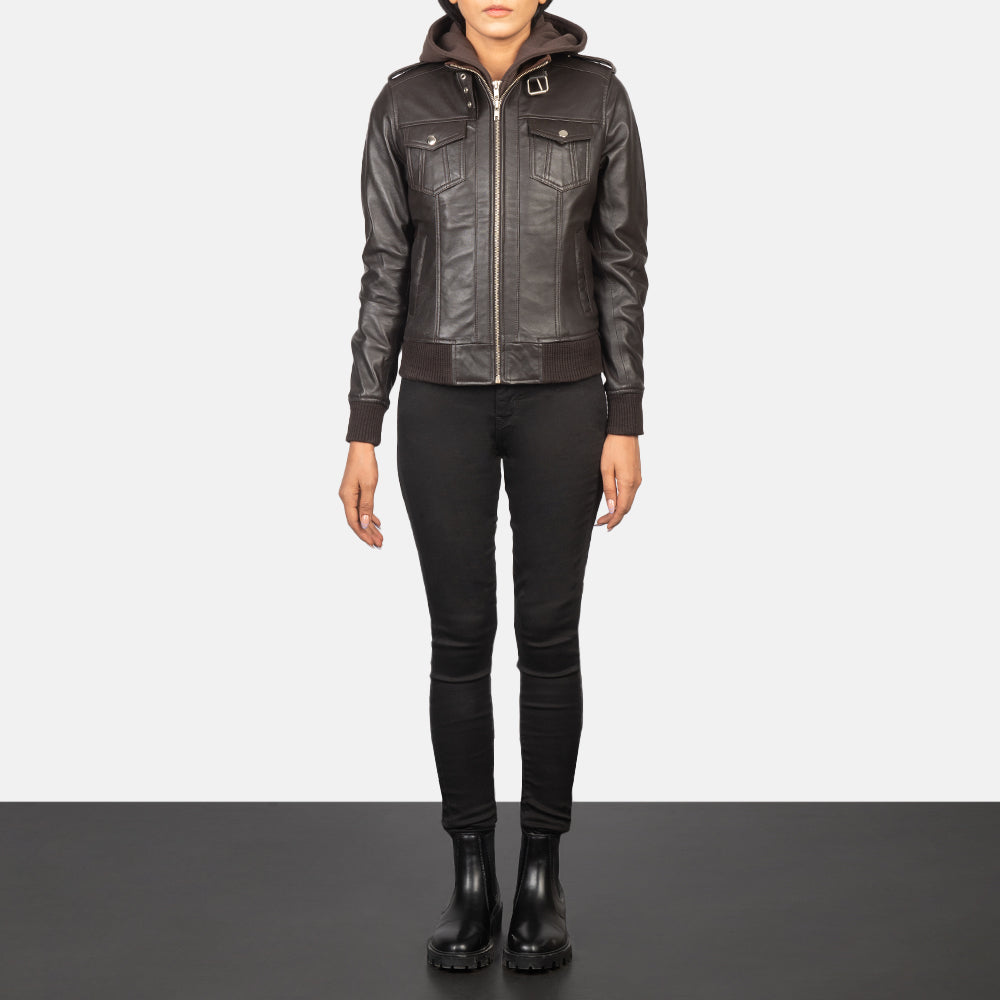 Women's Roslyn Brown Hooded Leather Bomber Jacket - Vista de perfil lateral con corte ergonómico de manga