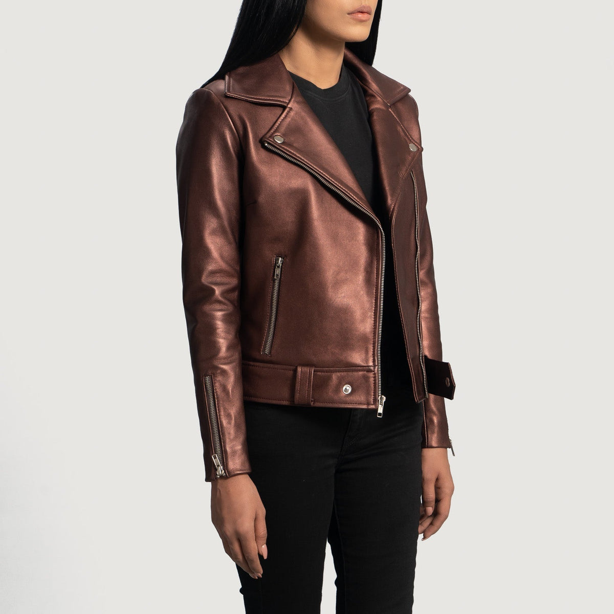 
Maroon Sheepskin Leather Biker Jacket - Vista posterior con hombros definidos y bajo impecable