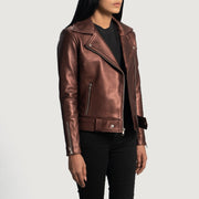 
Maroon Sheepskin Leather Biker Jacket - Vista posterior con hombros definidos y bajo impecable