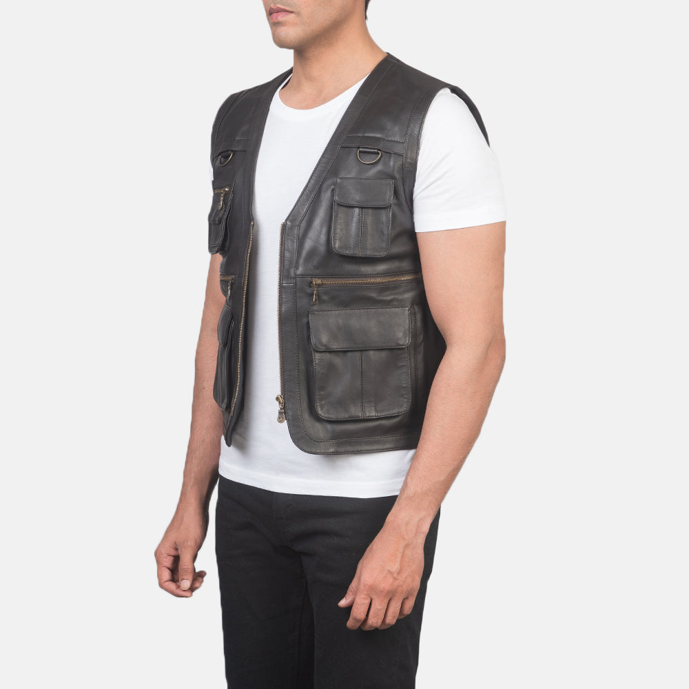 Brown Sheepskin leather Vest - Vista posterior con hombros definidos y bajo impecable