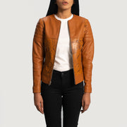 
Sandy Tostado Dye Chaqueta Biker de Cuero para Mujer - Vista lateral mostrando el corte ergonómico de mangas