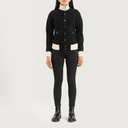 
Sasha A1 Black Suede Bomber Jacket - Vista lateral mostrando el corte ergonómico de mangas