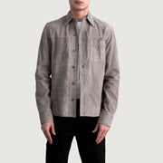 
Scout Gris Suede Leather Shirt para Hombre in Grey Goatskin Suede - Vista frontal y silueta entallada | Comprar online