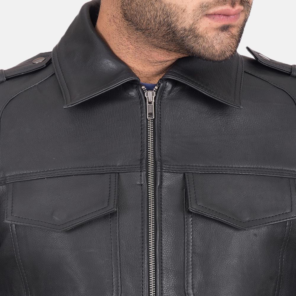 
Black Calfskin leather Jacket - Vista posterior con hombros definidos y bajo impecable