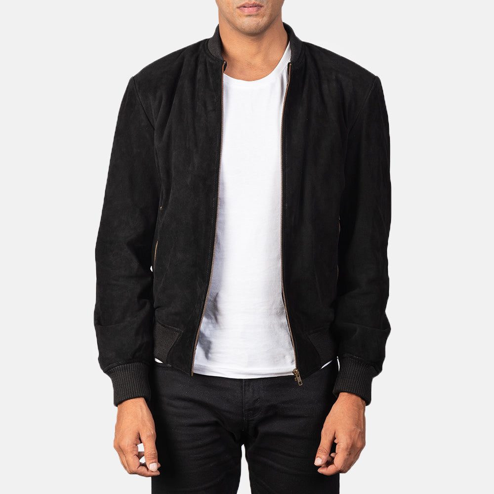 
Shane Negro Suede Chaqueta Bomber de Cuero para Hombre in Black Goatskin Suede - Vista frontal y silueta entallada | Comprar online