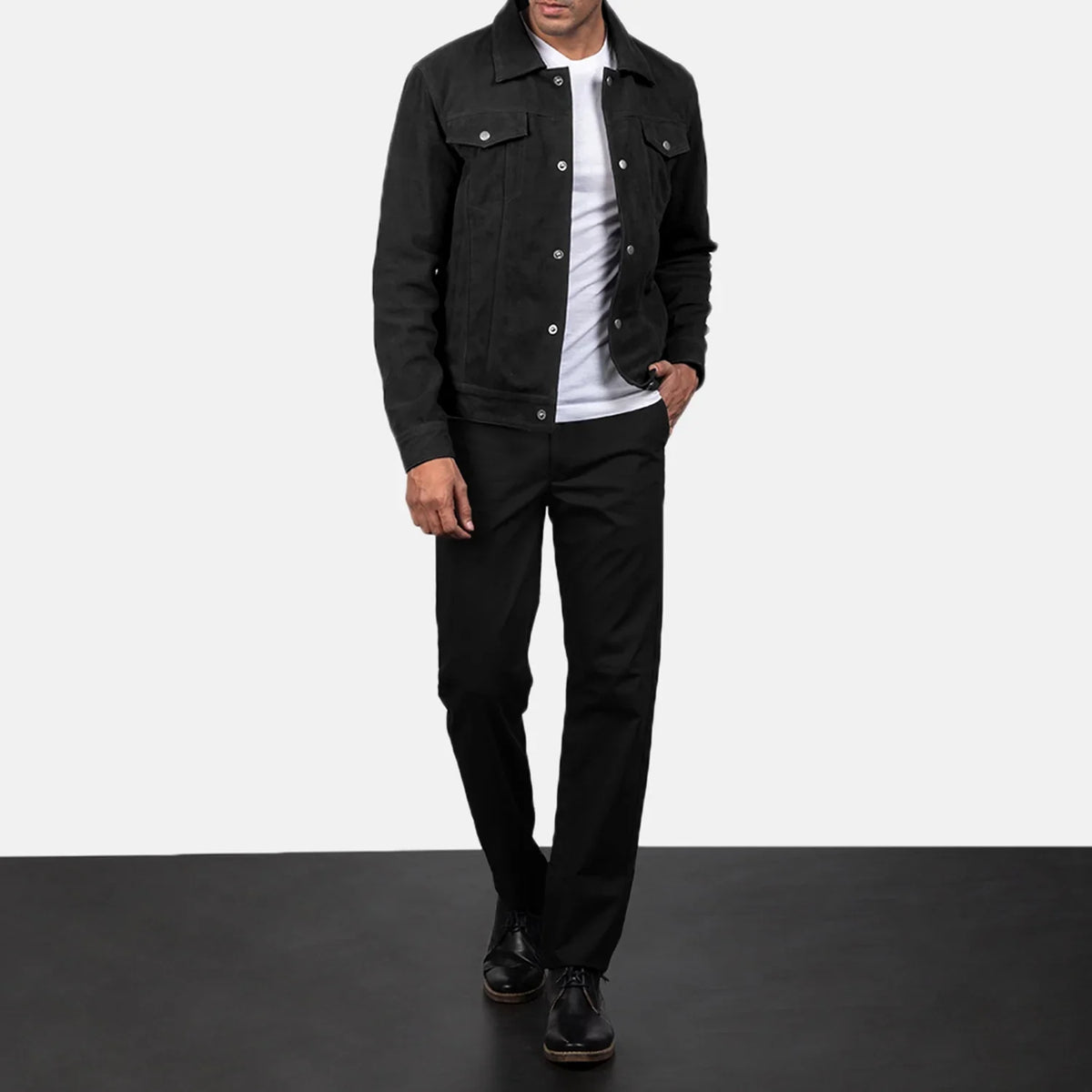Men's Stallon Black Suede Jacket - Vista de perfil lateral con corte ergonómico de manga
