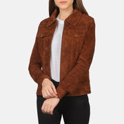 
Suzy Brown Suede Trucker Jacket in Brown Goatskin Suede - Vista frontal y silueta entallada | Comprar online