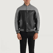 Detalle de cerca of Varsity &amp; Snap Buttons Hardware on Terrance Black &amp; Red Leather Varsity Jacket