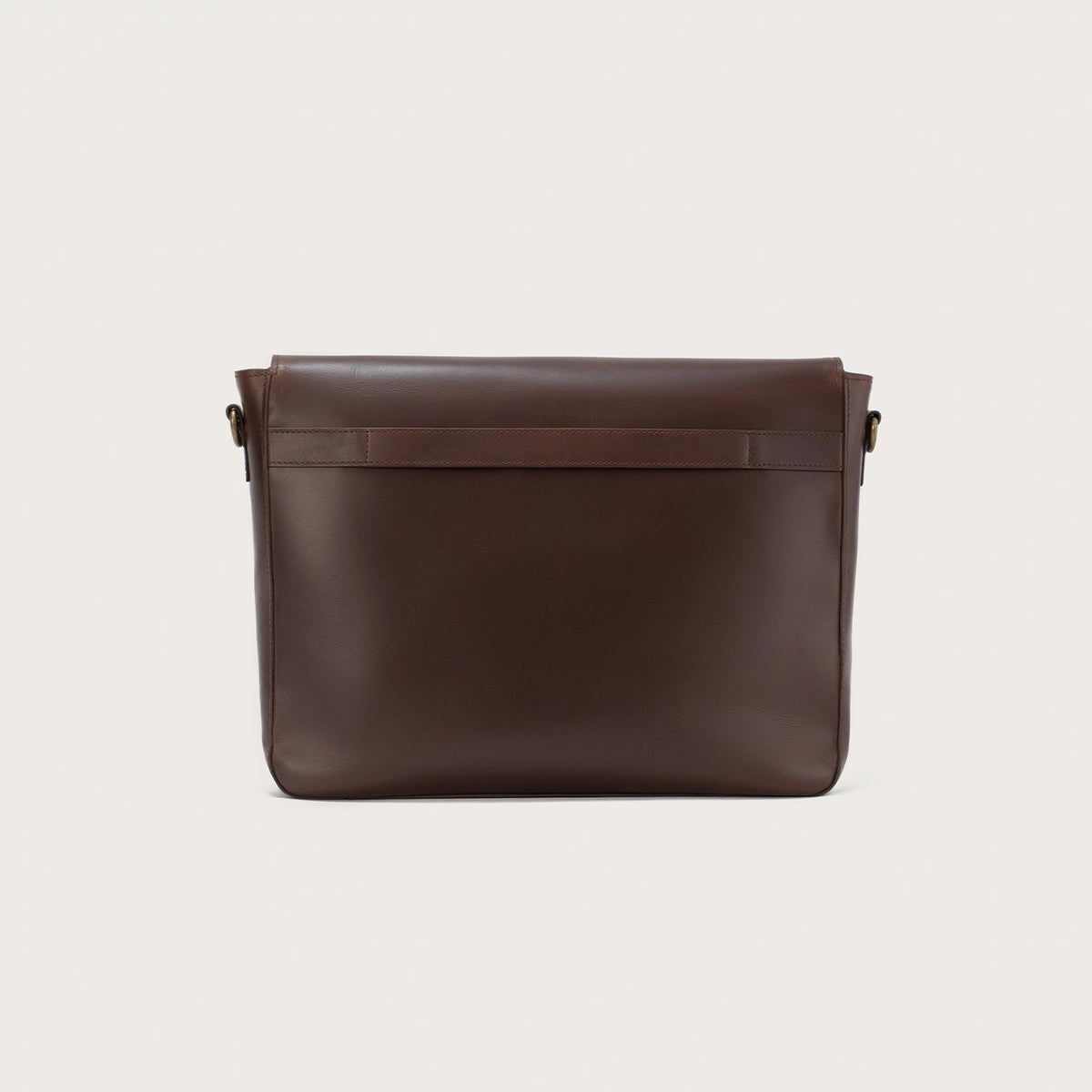
The Carismatico Vintage Brown Leather Messenger Bag For Men & Women - Perfil lateral estructurado con profundidad de fuelle