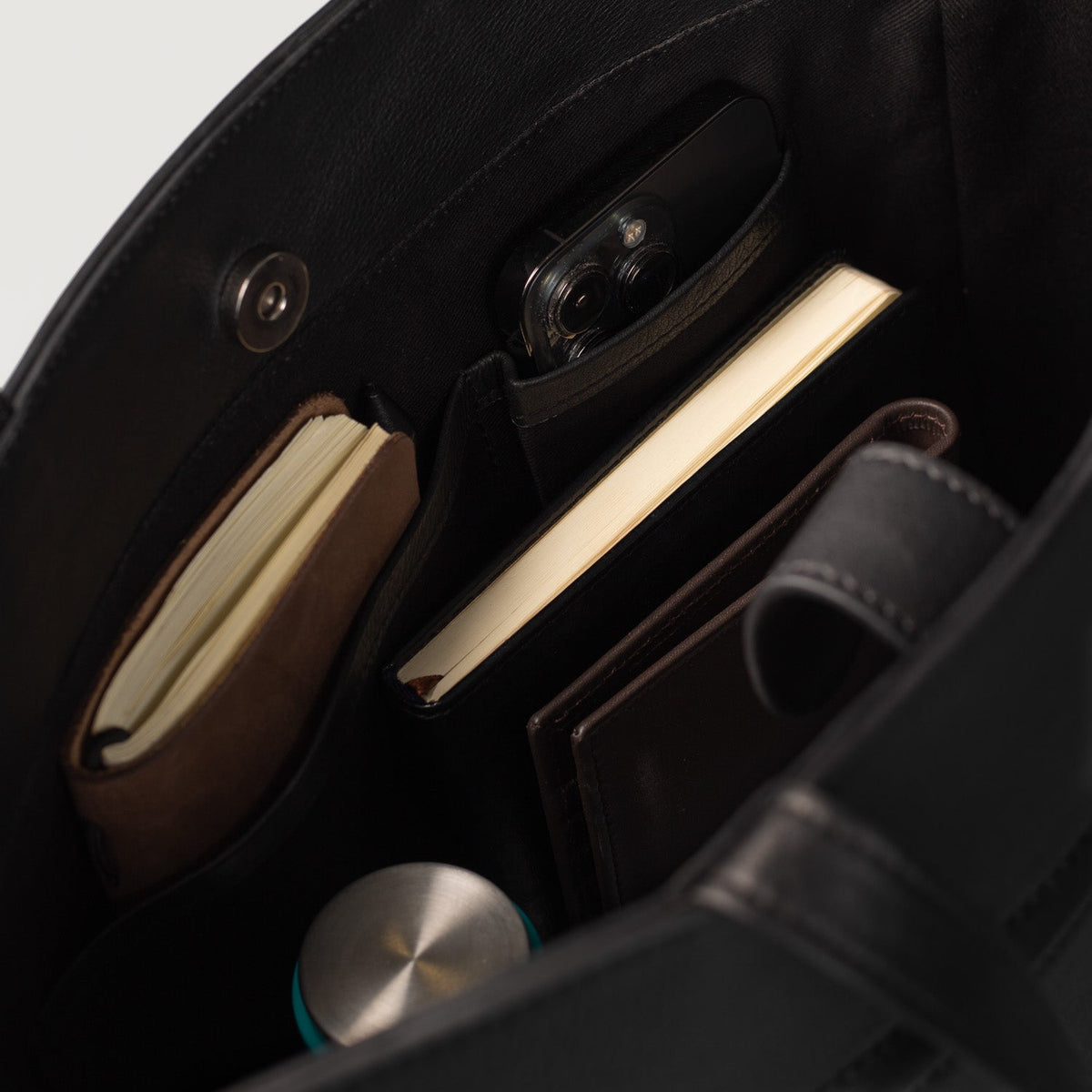 
The Poet Bolso tote de cuero – alternate product view 8