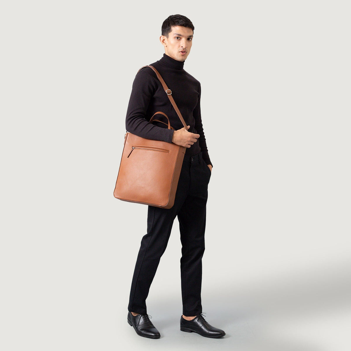 
The Poet Bolso tote de cuero – alternate product view 9