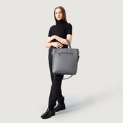 
The Poet Bolso tote de cuero – alternate product view 9