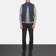 Men's Tony Azul Suede Vest para Hombre - Vista de perfil lateral con corte ergonómico de manga