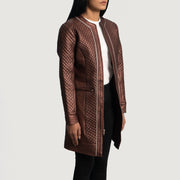 
Maroon Sheepskin leather Coat - Vista posterior con hombros definidos y bajo impecable
