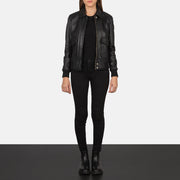 
Westa A-2 Black Leather Bomber Jacket - Vista lateral mostrando el corte ergonómico de mangas