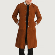 
Wilde Marrón Suede Varsity Abrigo de Cuero para Hombre in Tan Bown Goatskin Suede - Vista frontal y silueta entallada | Comprar online
