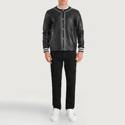 Willis Black Leather Varsity Jacket - Vista de perfil lateral con corte ergonómico de manga