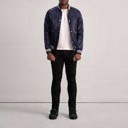 Detalle de cerca of Varsity &amp; Button Hardware on Xander Azul Varsity Chaqueta de Cuero para Hombre
